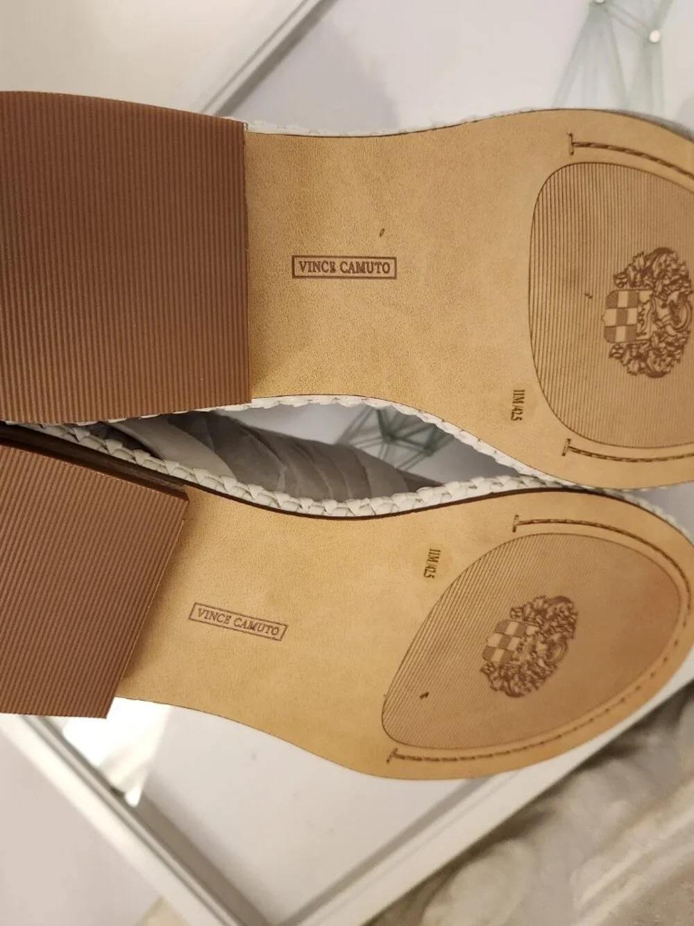 Vince Camuto 